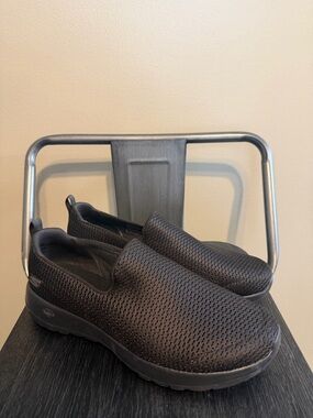 Skechers GOwalk Max Black Slip On Sneakers Size 8 Comfort Walking